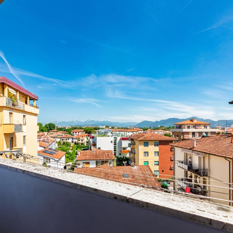 lnd 15- Attico 2 camere balcone parcheggi gratis ascensore - Appartamento con 1 Camera da Letto - 26
