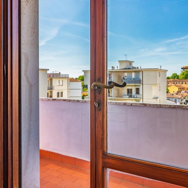 lnd 15- Attico 2 camere balcone parcheggi gratis ascensore - Appartamento con 1 Camera da Letto - 32