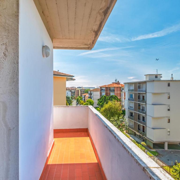 lnd 15- Attico 2 camere balcone parcheggi gratis ascensore - Appartamento con 1 Camera da Letto - 36