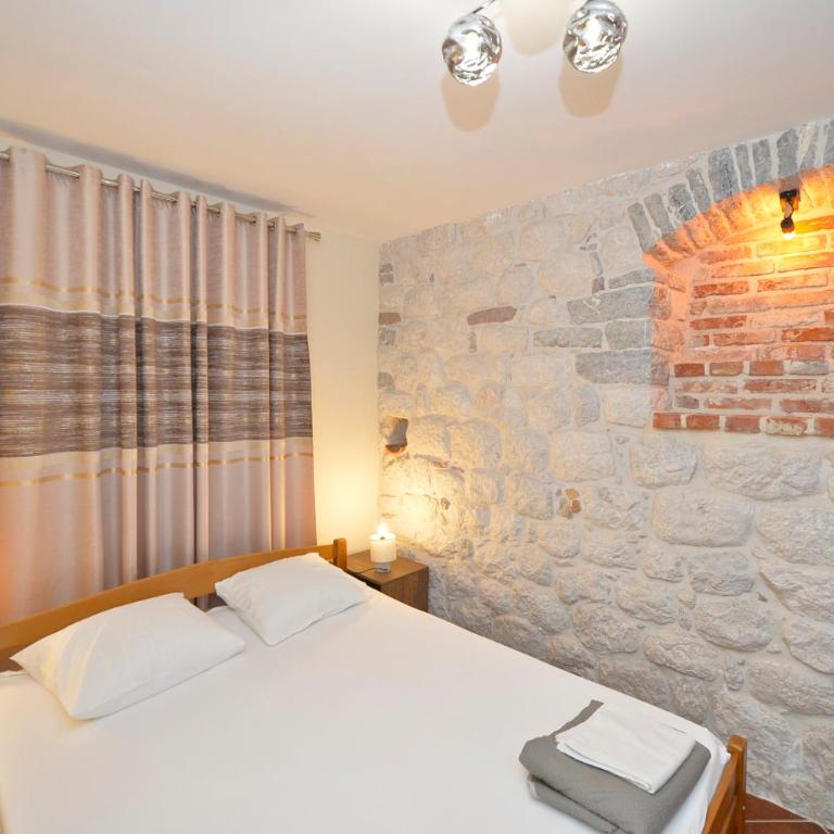 Kuzman Apartments - One-Bedroom Standard Apartment - 16