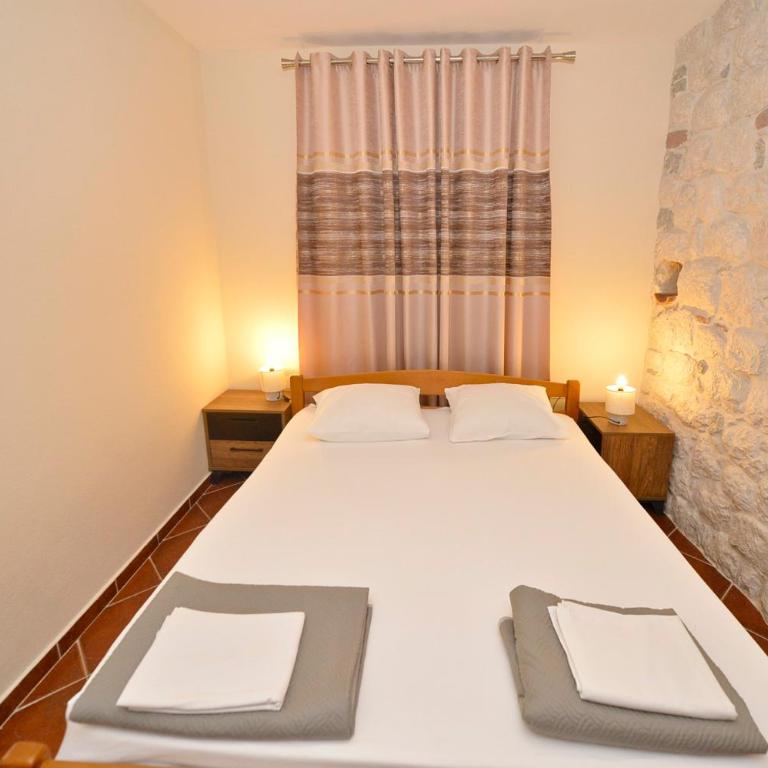 Kuzman Apartments - One-Bedroom Standard Apartment - 18