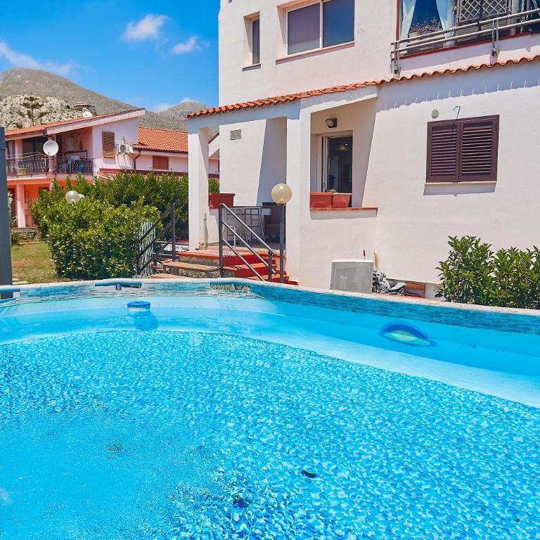 Villa Emma - Three-Bedroom House - 27