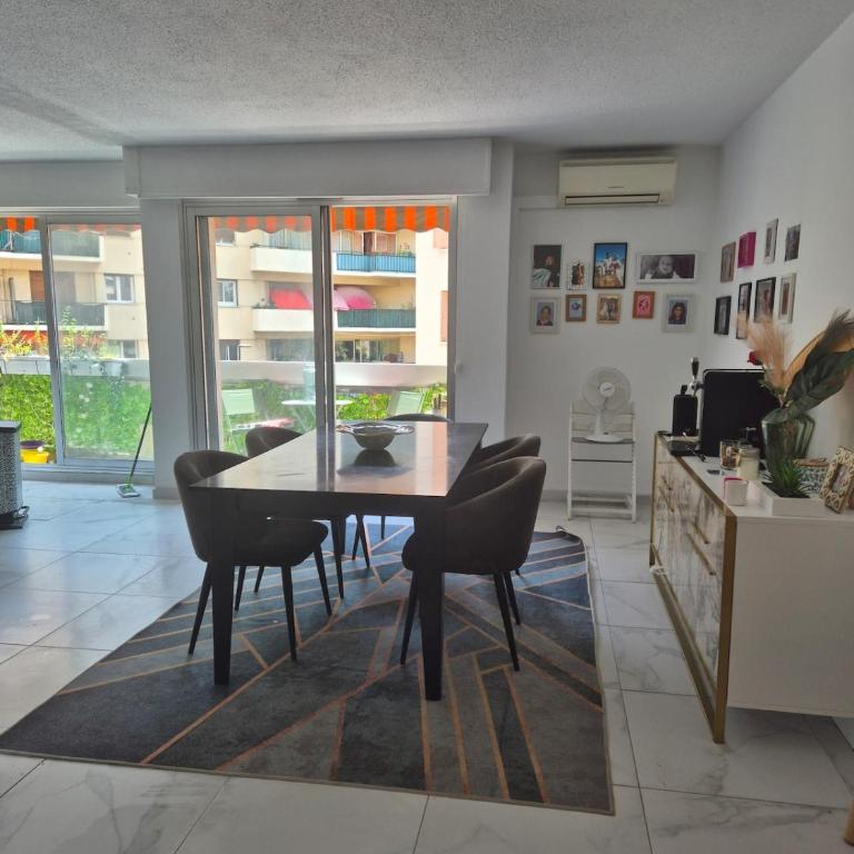 Grand appartement près de la mer - Appartement - Vue sur Ville - 1