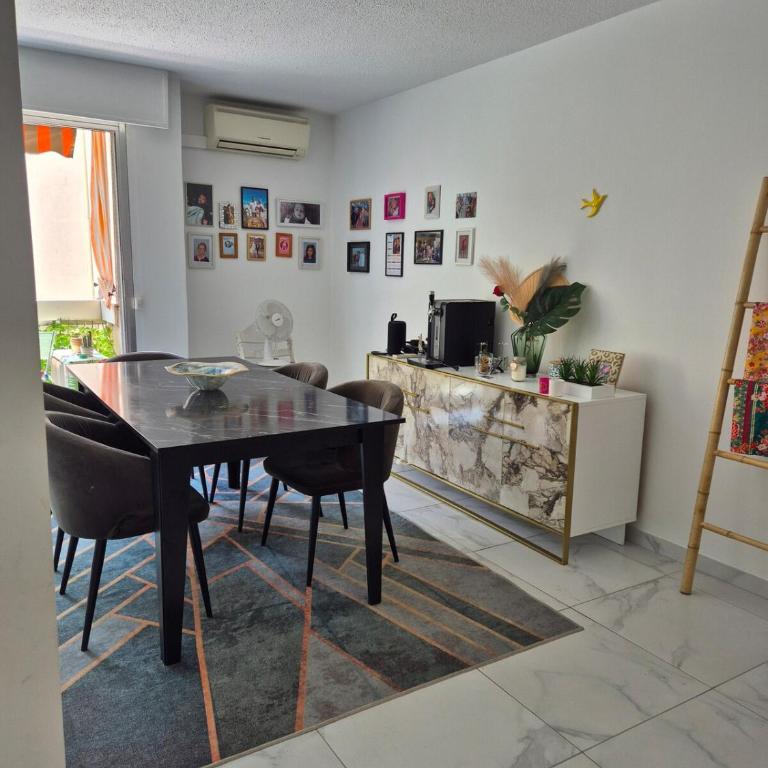 Grand appartement près de la mer - Appartement - Vue sur Ville - 23