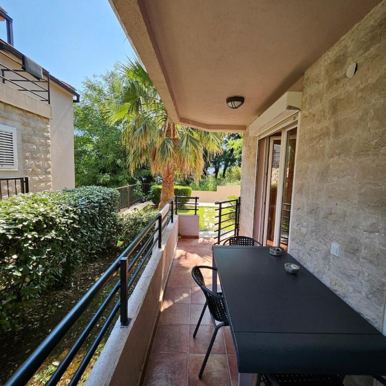 Apartment Loâso Comfy Two BDR Sixty meters to the sea - Two-Bedroom Apartment with Garden View - 5