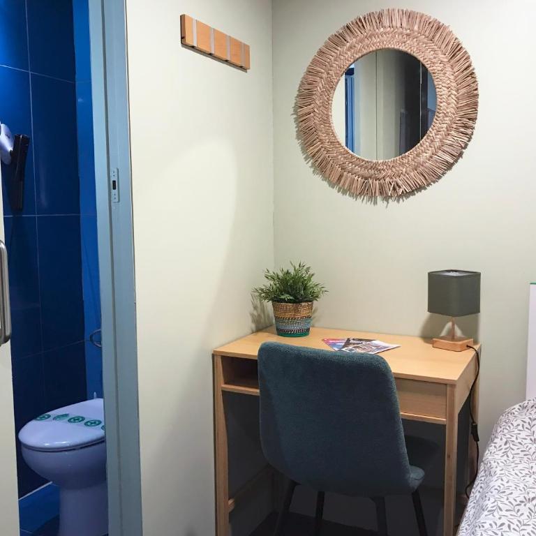Urbany Hostel Barcelona - Single Room with Private Bathroom - 4