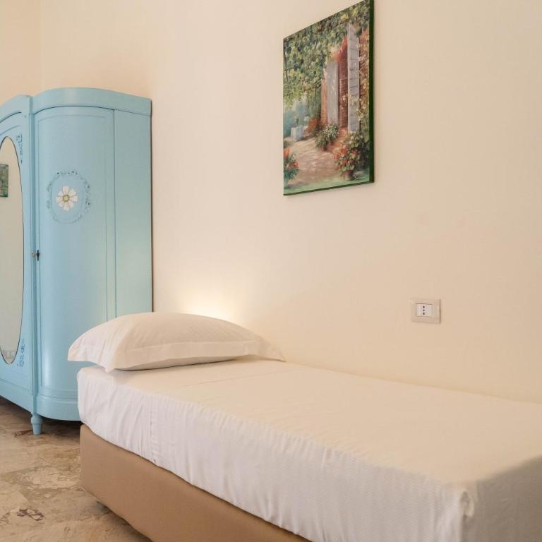 Domus Lavica by Sicily in Home - Triple Room with Bathroom - 2
