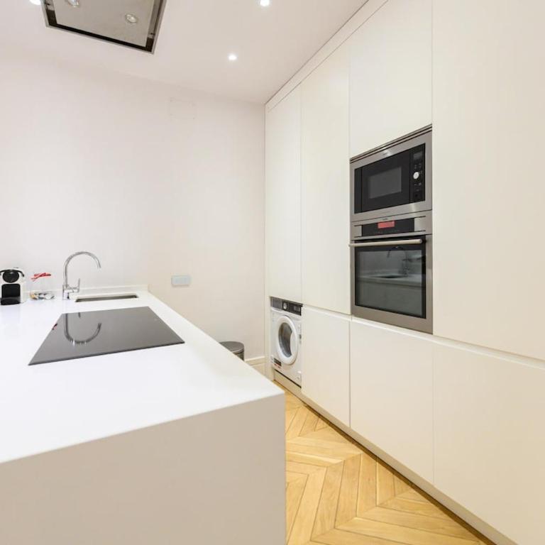 Luxury apartment in the center of Madrid REI251 - One-Bedroom Apartment - 3