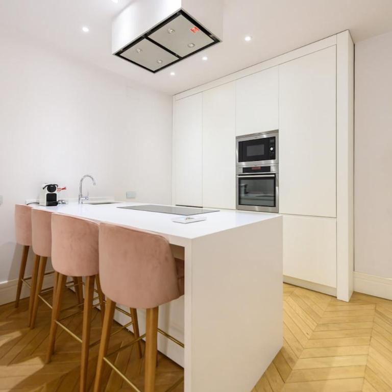 Luxury apartment in the center of Madrid REI251 - One-Bedroom Apartment - 4