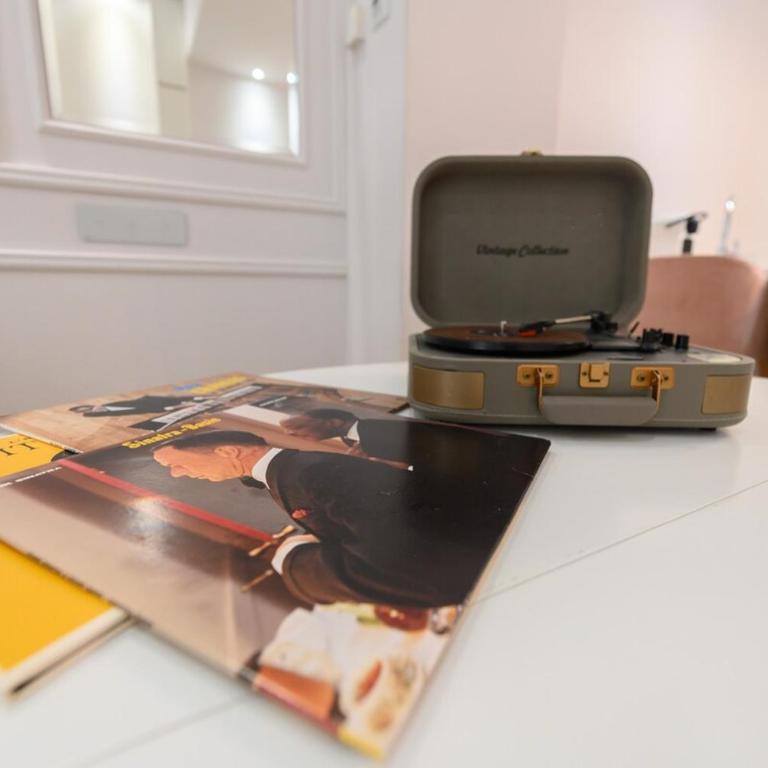 Luxury apartment in the center of Madrid REI251 - One-Bedroom Apartment - 5