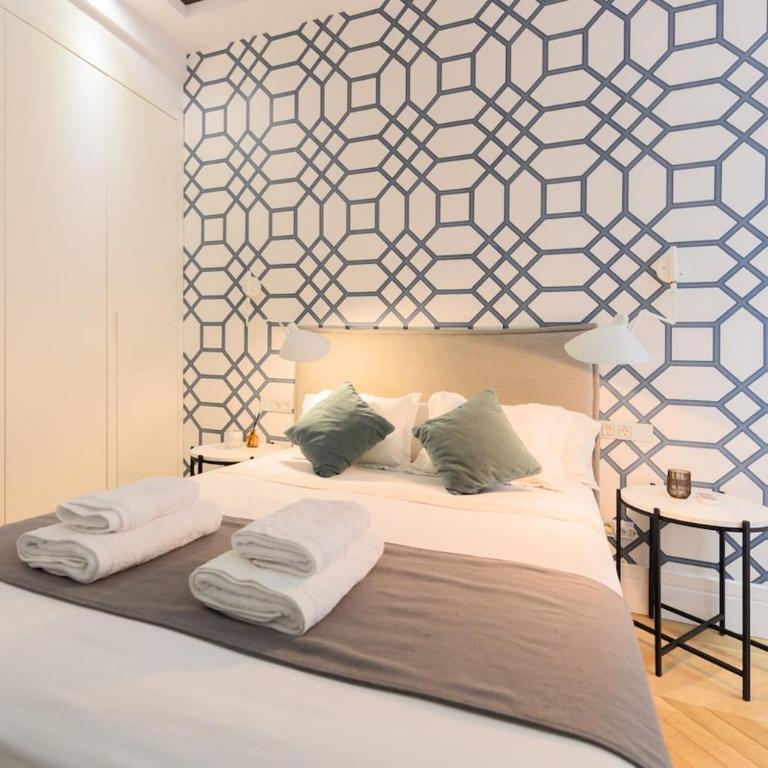 Luxury apartment in the center of Madrid REI251 - One-Bedroom Apartment - 35
