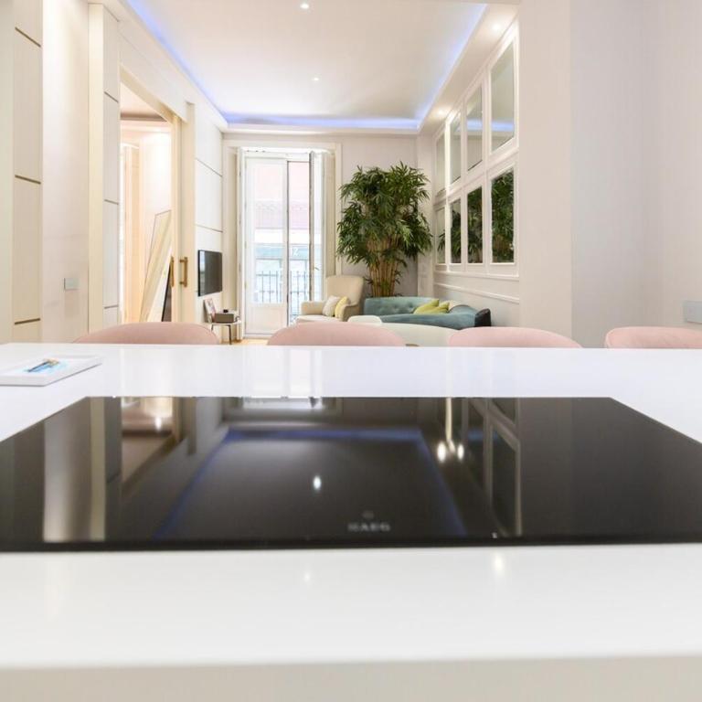 Luxury apartment in the center of Madrid REI251 - One-Bedroom Apartment - 40
