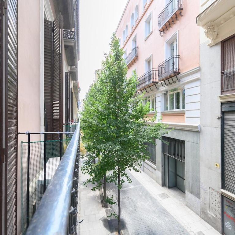 Luxury apartment in the center of Madrid REI251 - One-Bedroom Apartment - 44