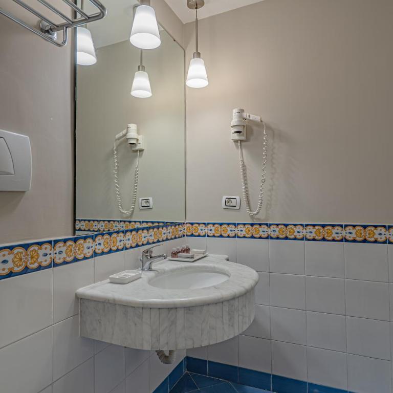 Hotel Capri - Economy Double or Twin Room - 1