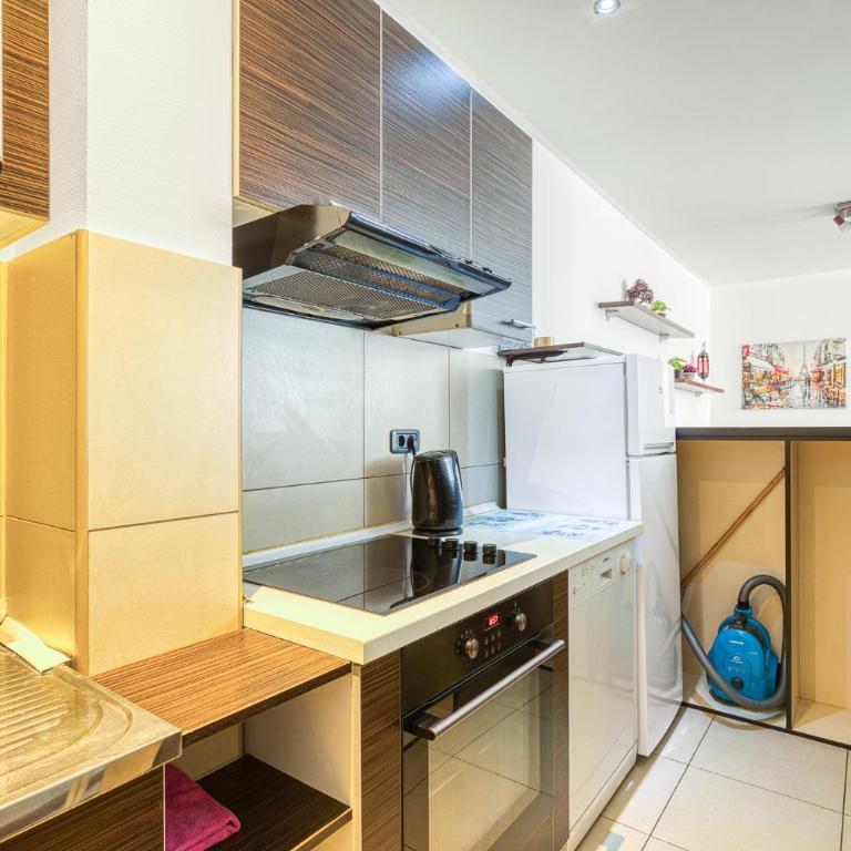 Cihan Apartment - Two-Bedroom Apartment - 14