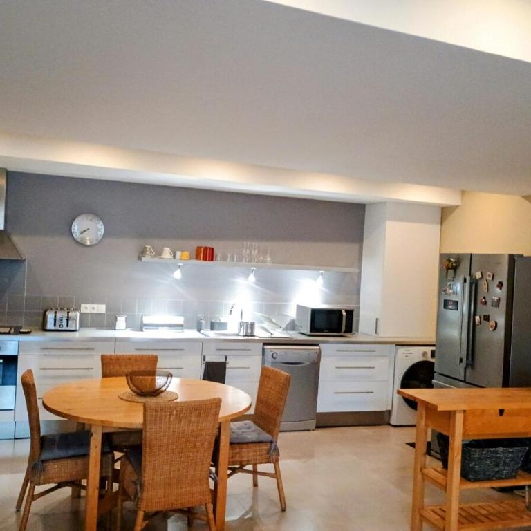 Spacieux 74 m2 Standing Clim & Parking Privé Centre Ville - One-Bedroom Apartment with Terrace - 45