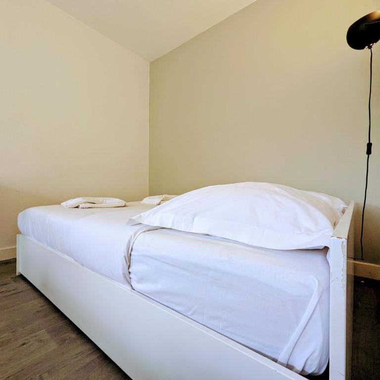 Budget apart with balcony - One-Bedroom Apartment - 10