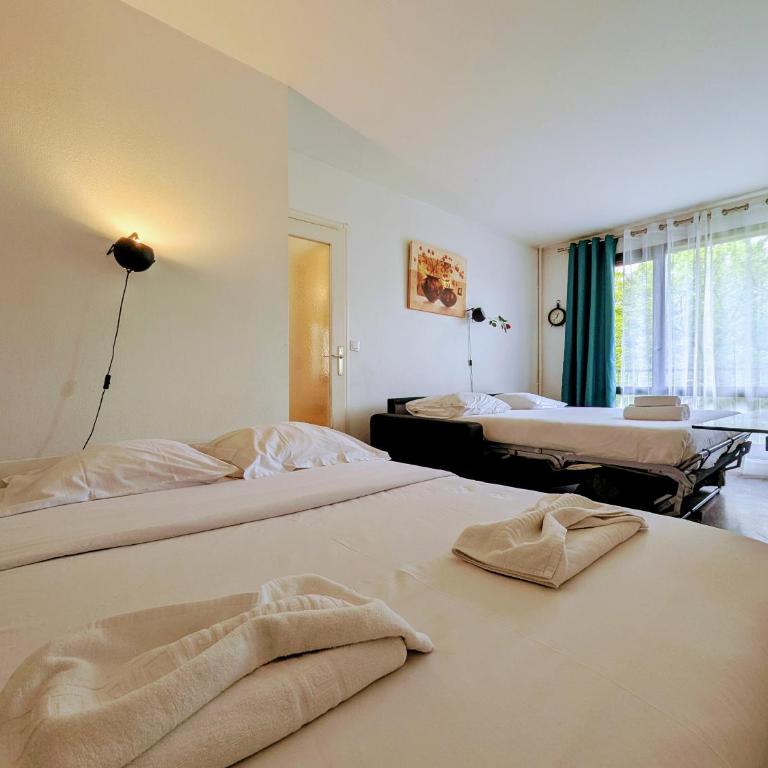 Budget apart with balcony - One-Bedroom Apartment - 2