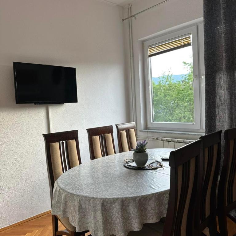 White house - Two-Bedroom Apartment - 29