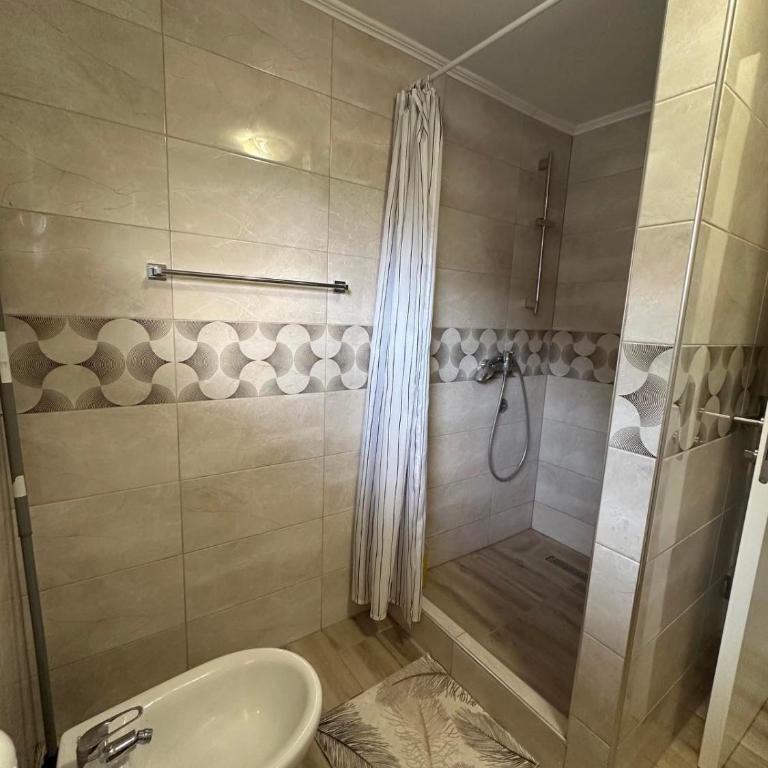 White house - Two-Bedroom Apartment - 30