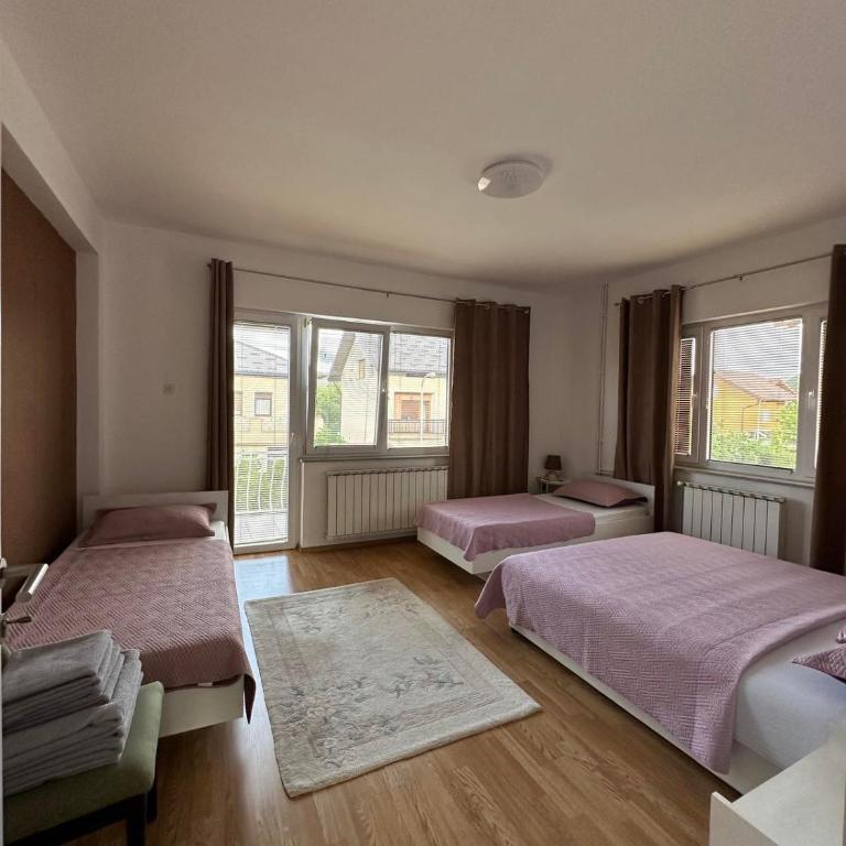 White house - Two-Bedroom Apartment - 32