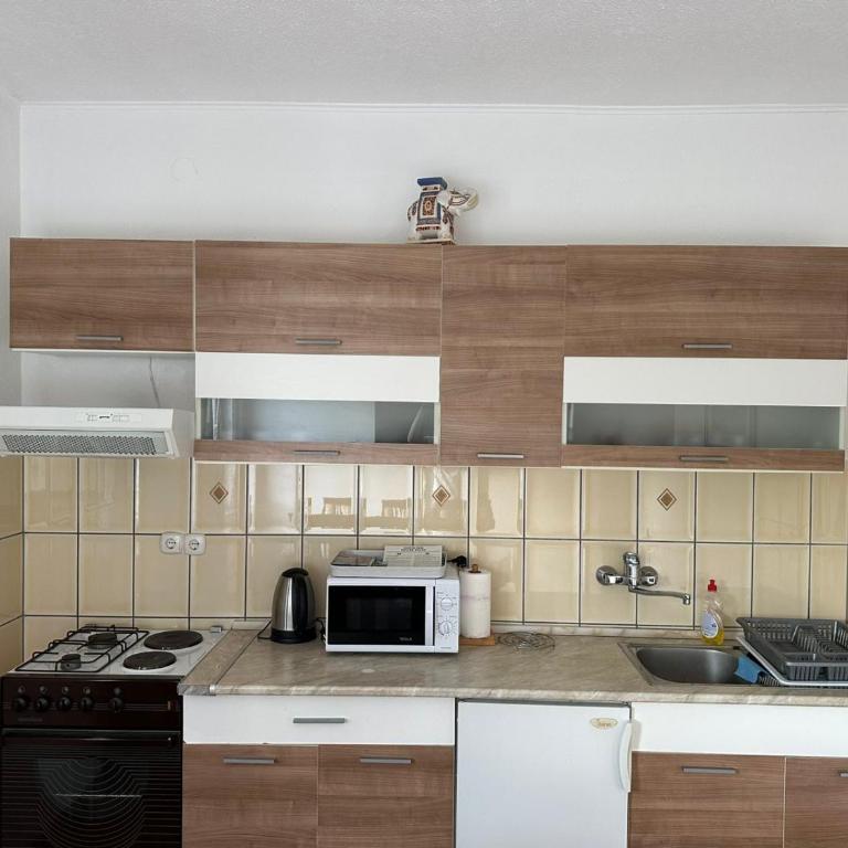 White house - Two-Bedroom Apartment - 34