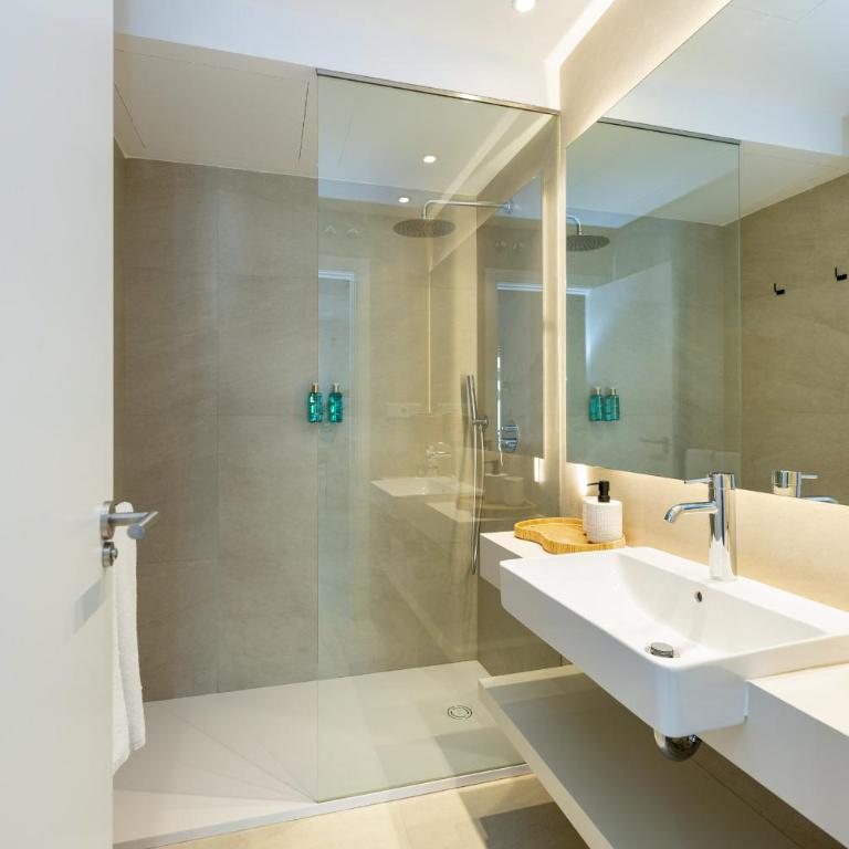 Zacatin Heritage Logde - Two-Bedroom Deluxe Apartment - 5