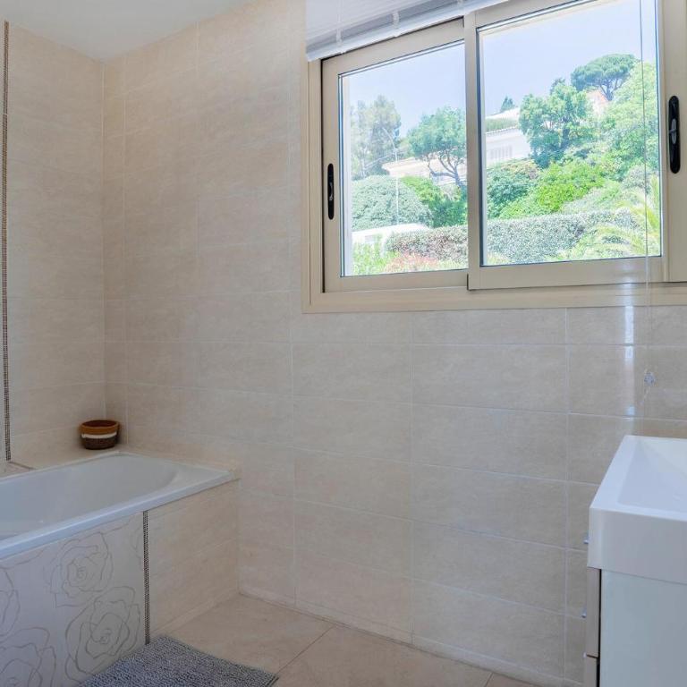 Beautiful Home In Les Issambres - Maison de Vacances 5 Chambres - 14
