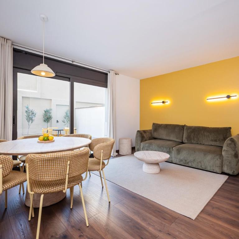 Sweett - Casa Bailen - Three-Bedroom Apartment - 1