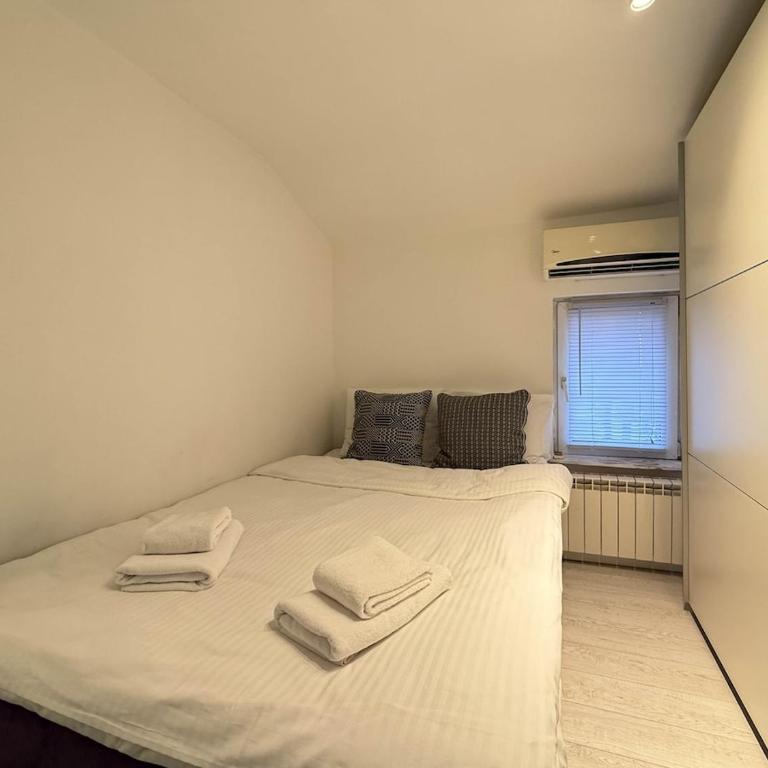 Downtown Cozy Apartment - One-Bedroom Apartment - 6