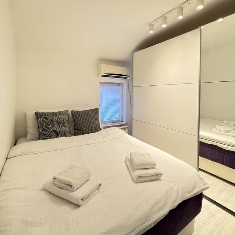 Downtown Cozy Apartment - One-Bedroom Apartment - 7