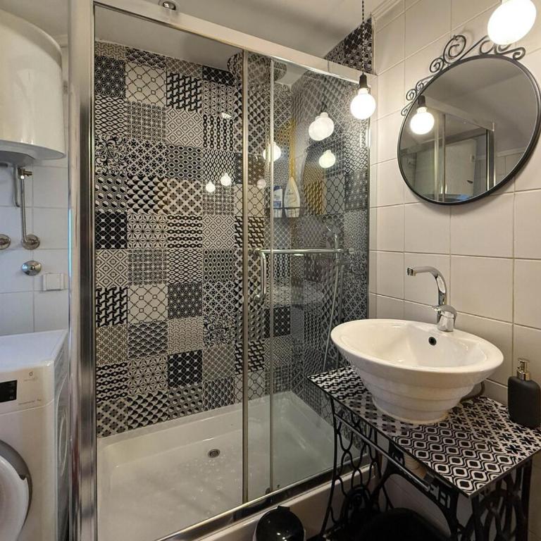 Downtown Cozy Apartment - One-Bedroom Apartment - 5