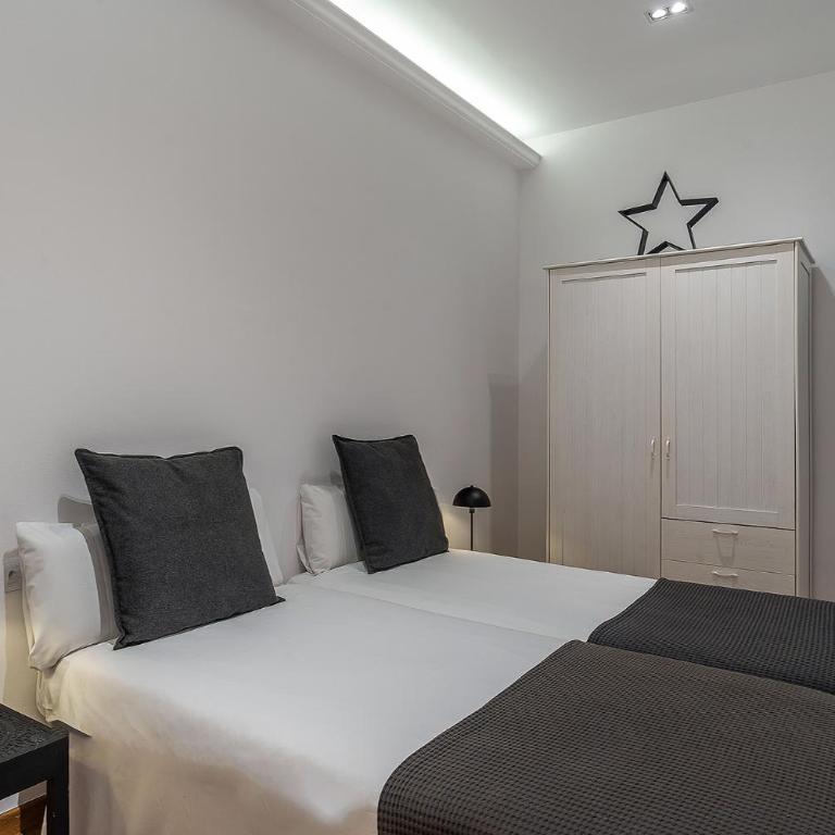 AB Eixample Calabria - Two-Bedroom Deluxe Apartment - 9