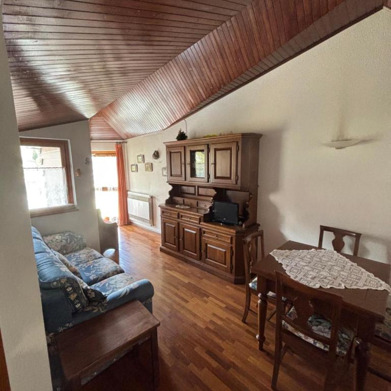 Appartamenti Giomein Rododendro - ad un passo dalle piste e vicino al centro di Cervinia - Appartamento con 2 Camere da Letto - 2