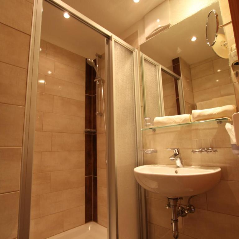 Pension Waldesruh - Doppelzimmer mit Balkon - 9