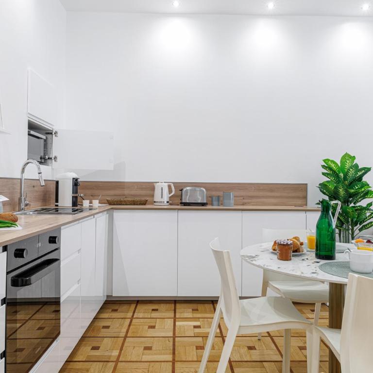 Capitol Close To The Beach - Happy Rentals - Apartment - 16