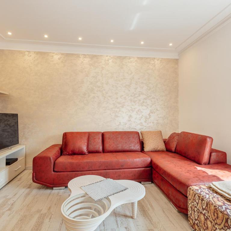 Old Town Charm - Herceg Novi - One-Bedroom Apartment with City View - 8