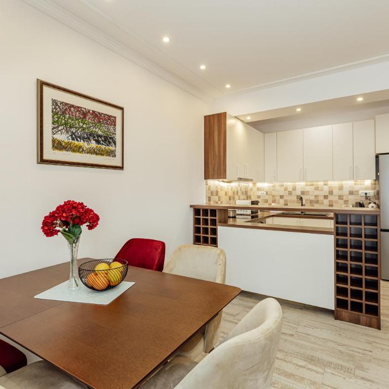 Old Town Charm - Herceg Novi - One-Bedroom Apartment with City View - 5
