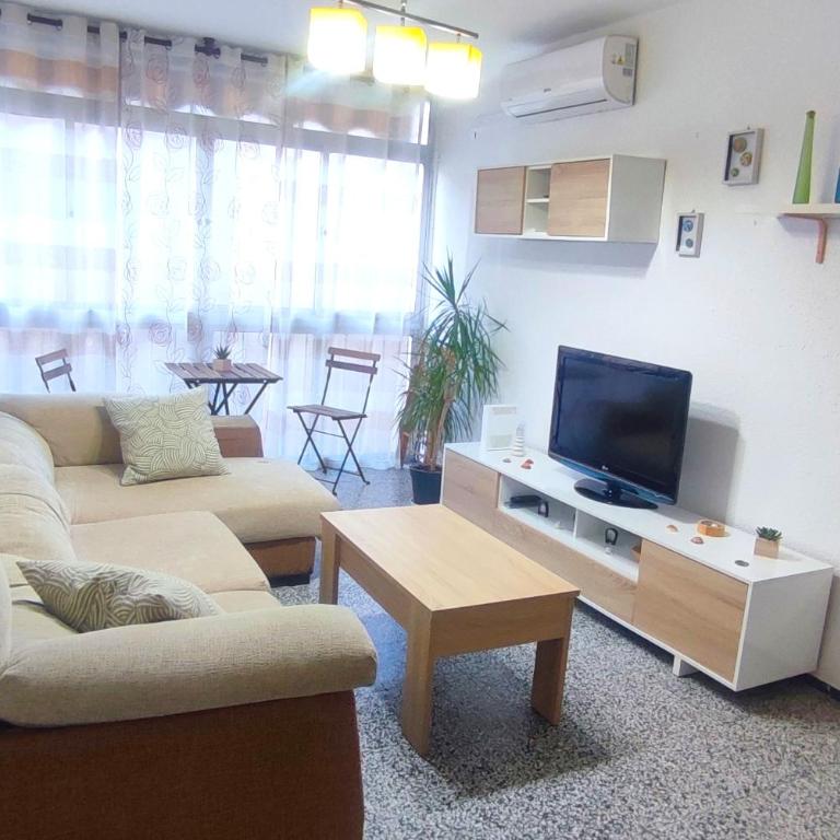 Home Delicias - Three-Bedroom Apartment - 2