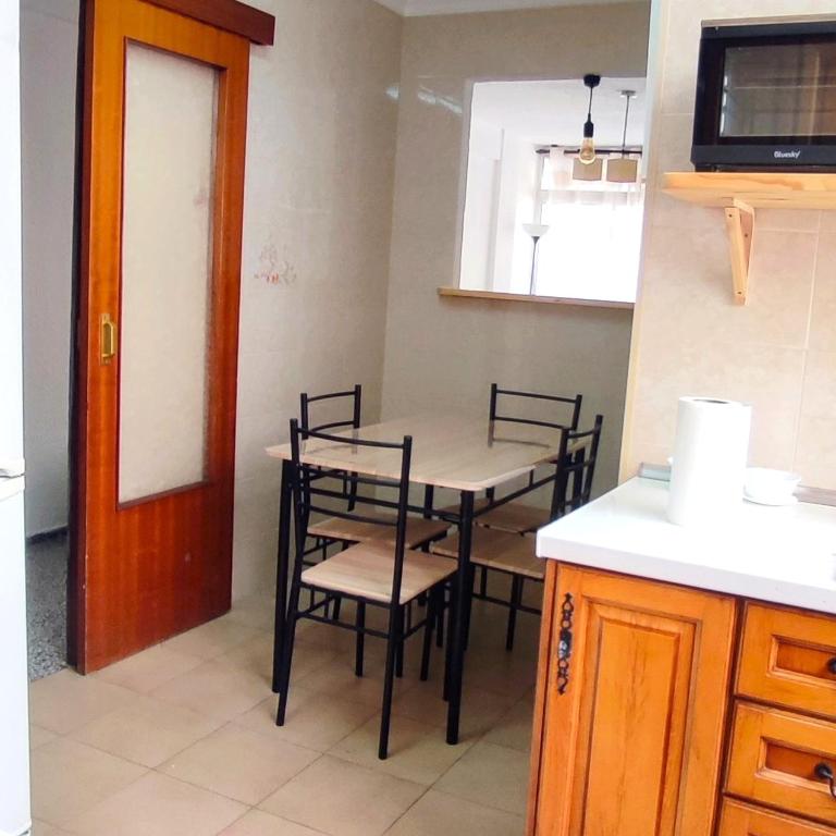 Home Delicias - Three-Bedroom Apartment - 13