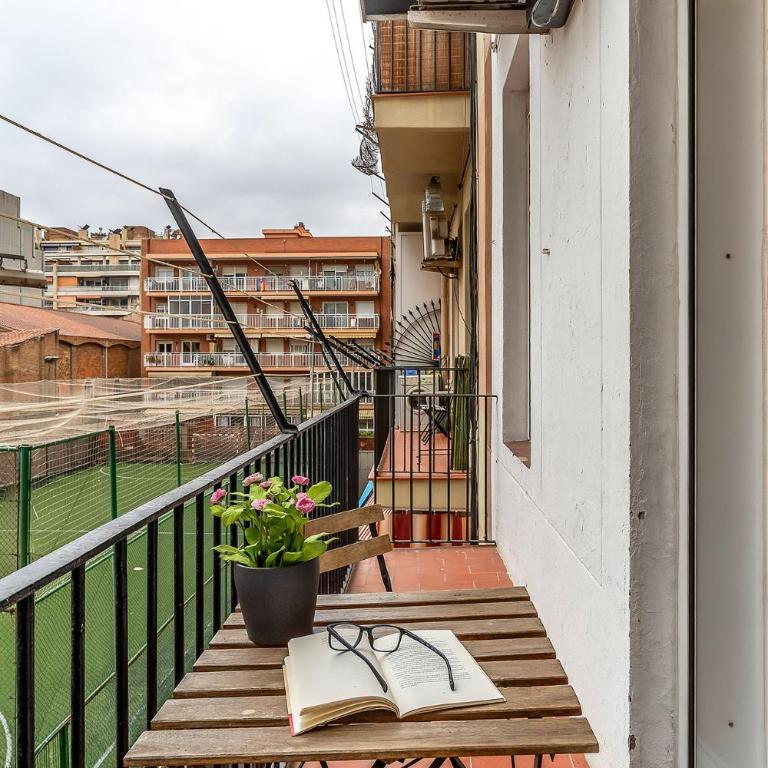 AB Eixample Calabria - Two-Bedroom Apartment with Balcony - 7