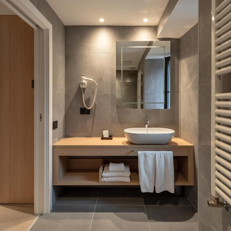 Hotel Royal Village - Junior Suite con Vista Lago - 8