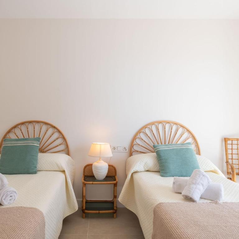 In front of SEA & CENTER - Apartamento de 2 dormitorios con balcón y vistas al mar - 32