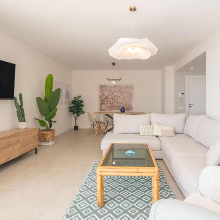 In front of SEA & CENTER - Apartamento de 2 dormitorios con balcón y vistas al mar - 4