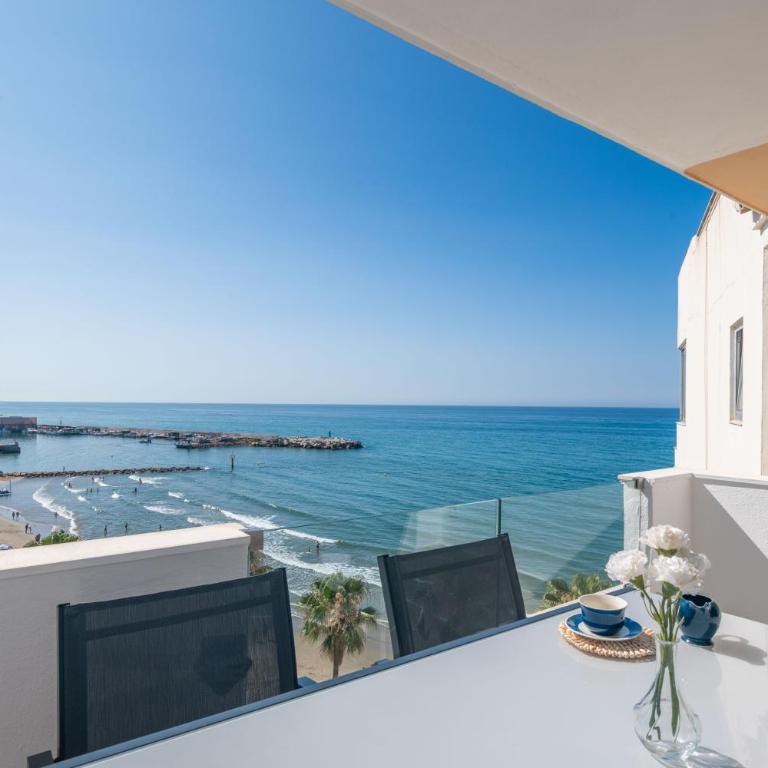 In front of SEA & CENTER - Apartamento de 2 dormitorios con balcón y vistas al mar - 1