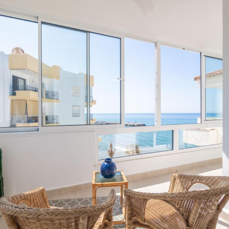 In front of SEA & CENTER - Apartamento de 2 dormitorios con balcón y vistas al mar - 11
