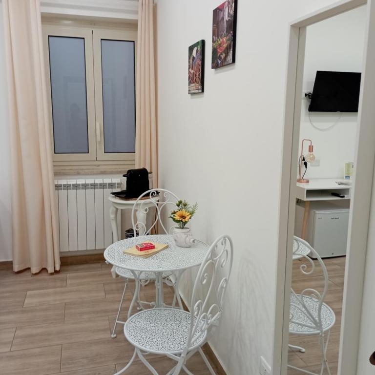 Archimede Rooms - Camera Matrimoniale con Bagno Privato - 6