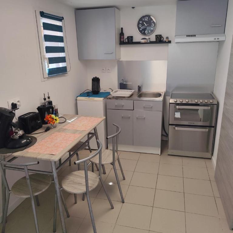 Aux portes de Camargue - One-Bedroom Apartment - 12