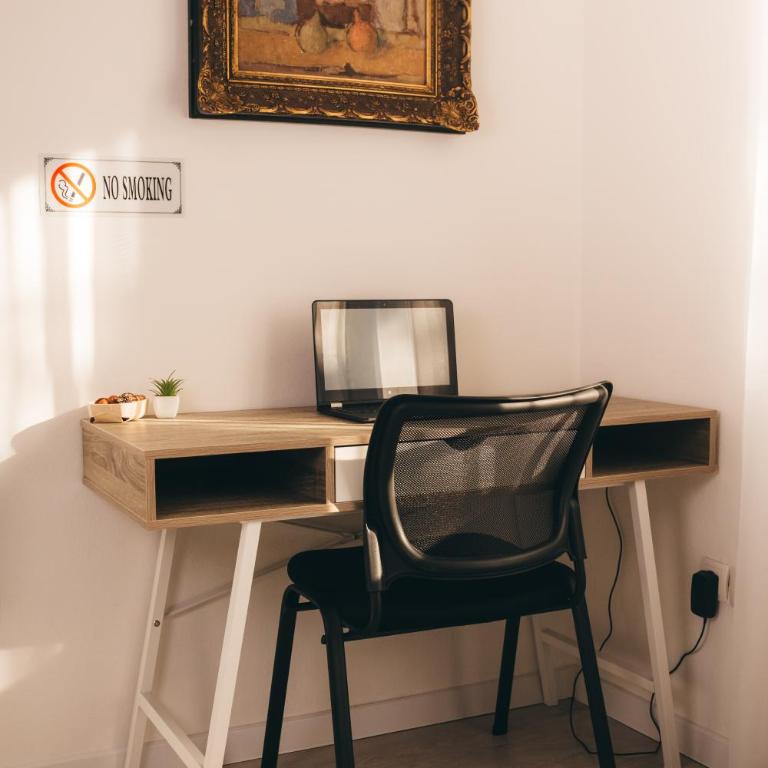 Apartment Ember - Three-Bedroom Apartment with Balcony - 20
