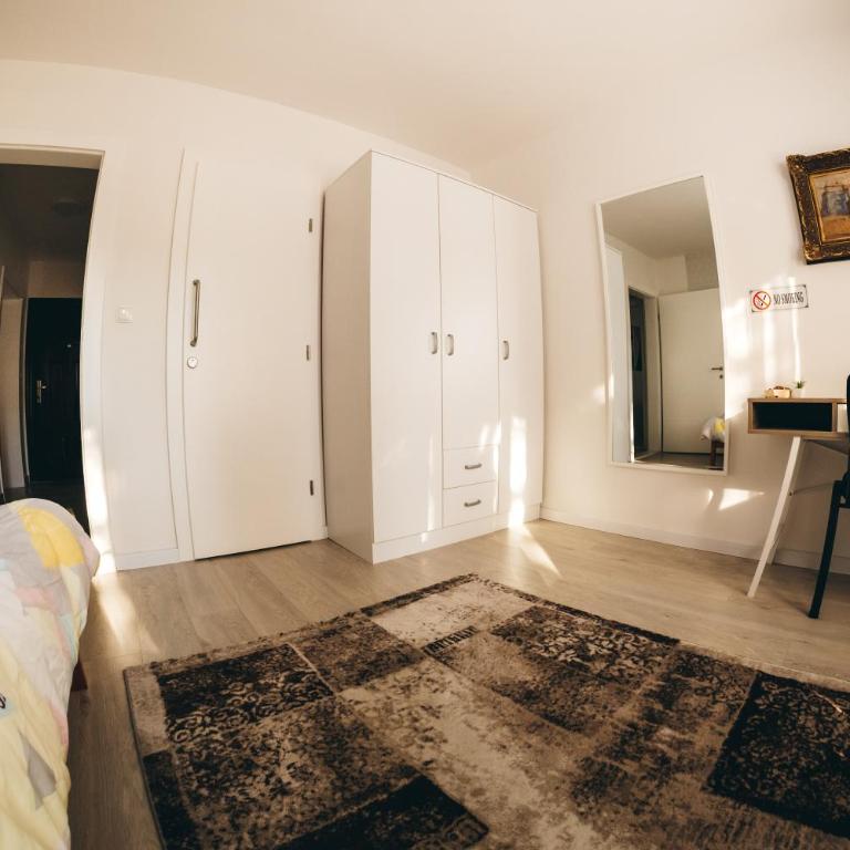 Apartment Ember - Three-Bedroom Apartment with Balcony - 21